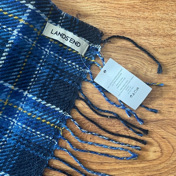 NWT Lands’ End Classic Navy Plaid Scarf - Picture 3 of 4